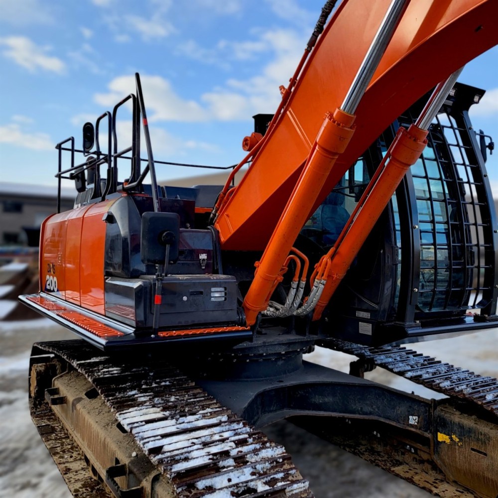 Excavator Catwalks with custom foot grips Hitachi ZX200