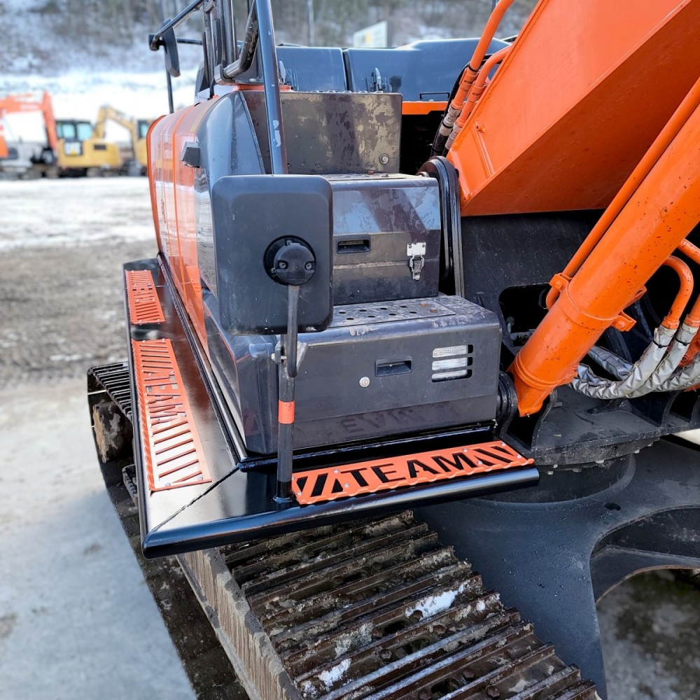 Hitachi ZX200 with custom catwalks installed