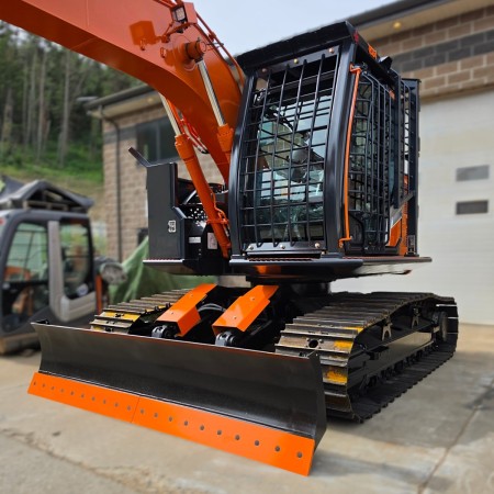 Hitachi ZX135 US with high and wide conversion and guarding
